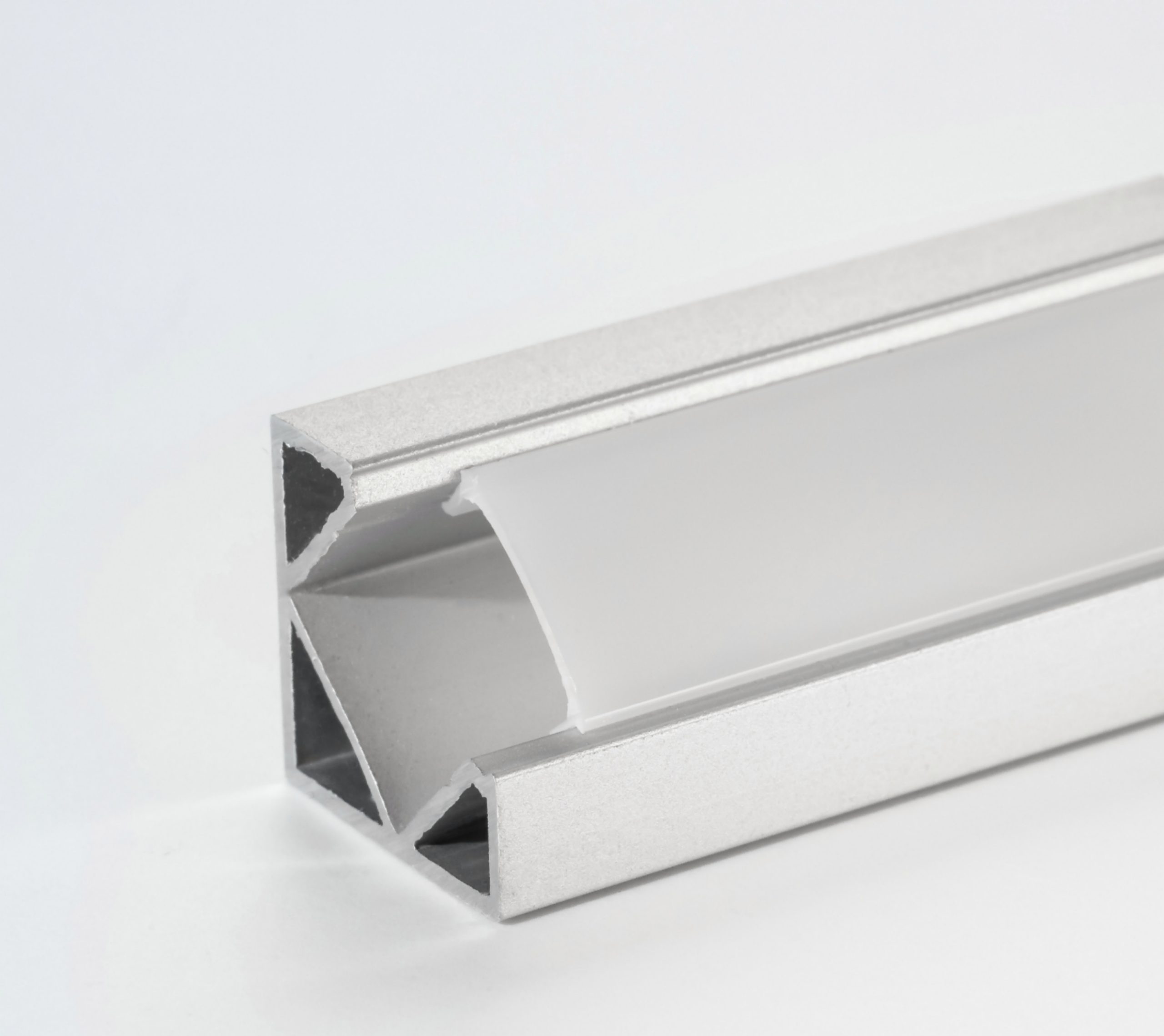 AIFoto_20250901_143800876 Alu profil L614 - Slika 1